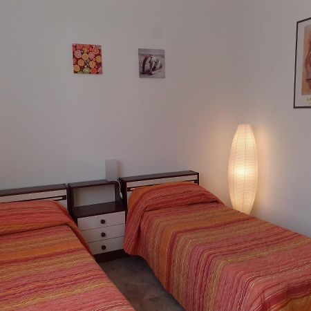 Casa Nebieu In Edificio Indipendente Nel Centro Di Monforte Monforte dʼAlba المظهر الخارجي الصورة