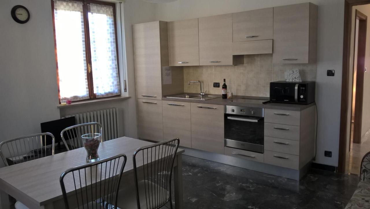 Casa Nebieu In Edificio Indipendente Nel Centro Di Monforte Monforte dʼAlba المظهر الخارجي الصورة